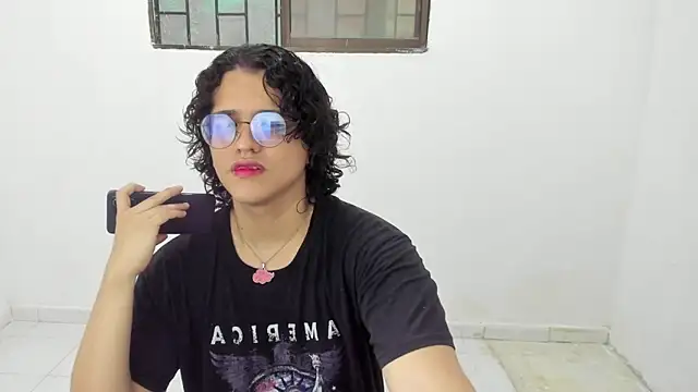 Snapshot of Diane_blossom chatting on December 5, 2025, 5:55 pm Diane blossom online show from December 5, 2025, 5:55 pm