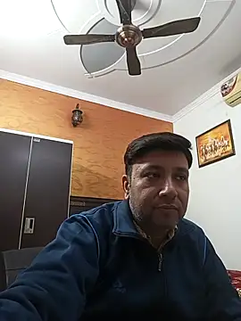 innocentboy1987 online show from November 10, 2025, 4:39 am