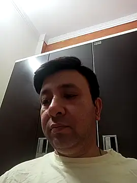 innocentboy1987 online show from March 5, 2026, 3:47 am