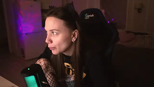 alexa feels  online show from March 15, 2025, 6:43 pm