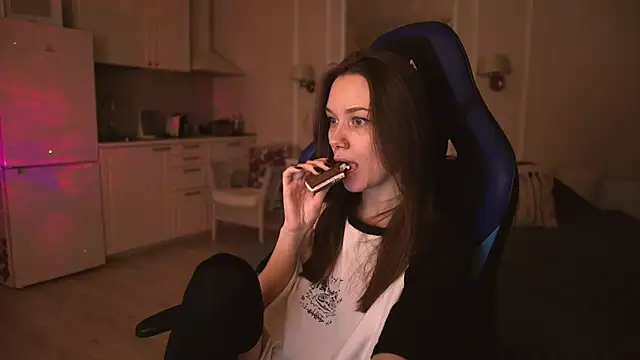 alexa feels  online show from March 13, 2025, 9:48 pm