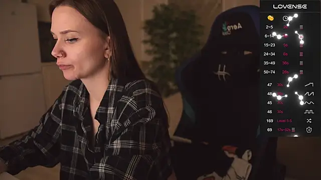 alexa feels  online show from September 25, 2025, 4:02 pm