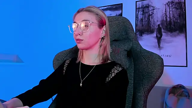 Snapshot of PhilippaAdamas chatting on March 6, 2025, 8:52 am PhilippaAdamas online show from March 6, 2025, 8:52 am