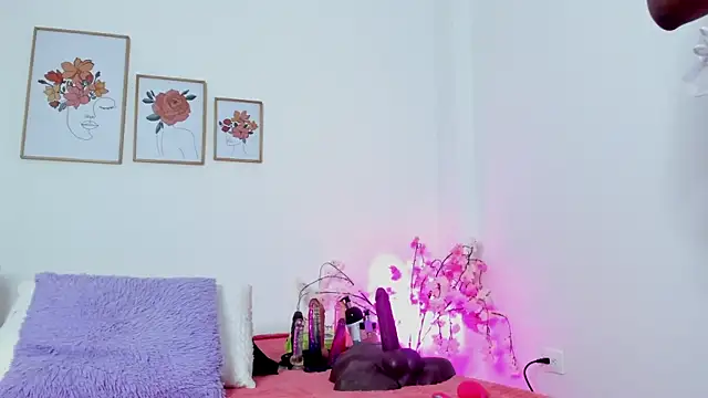 Snapshot of alejandra-cortes chatting on November 4, 2025, 11:03 am alejandra-cortes online show from November 4, 2025, 11:03 am