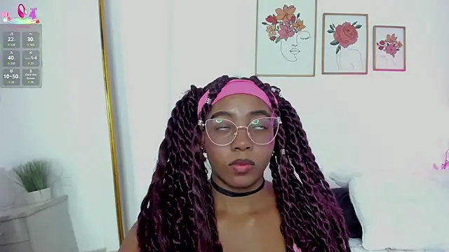 Snapshot of alejandra-cortes chatting on November 18, 2025, 11:02 am alejandra-cortes online show from November 18, 2025, 11:02 am