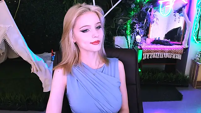 Snapshot of LeonaStane chatting on November 28, 2025, 6:08 pm LeonaStane online show from November 28, 2025, 6:08 pm