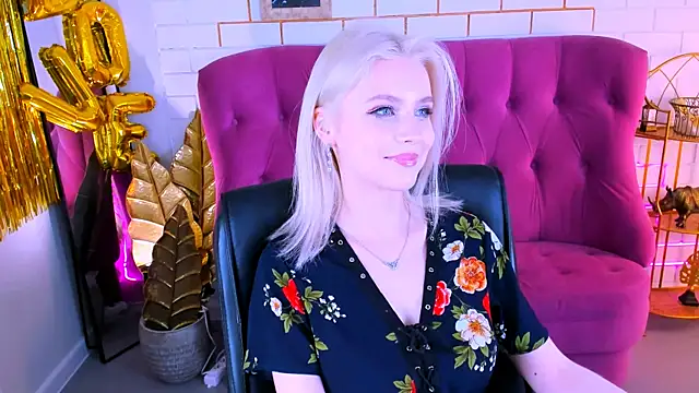 Snapshot of LeonaStane chatting on March 8, 2025, 9:51 pm LeonaStane online show from March 8, 2025, 9:51 pm