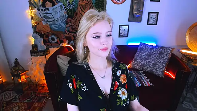 Snapshot of LeonaStane chatting on October 15, 2025, 5:10 pm LeonaStane online show from October 15, 2025, 5:10 pm