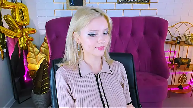 Snapshot of LeonaStane chatting on October 2, 2025, 5:05 pm LeonaStane online show from October 2, 2025, 5:05 pm