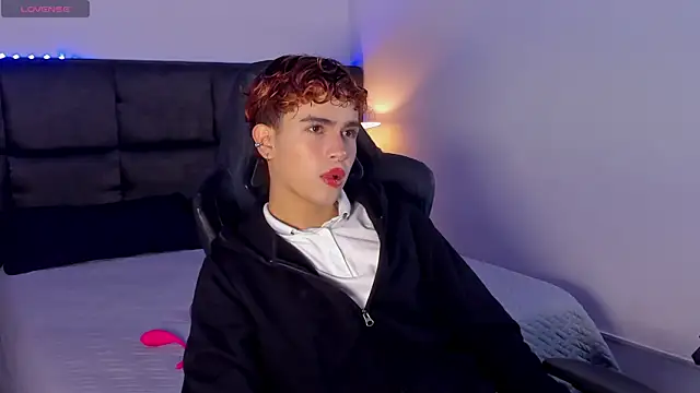 Snapshot of Aiiden_15 chatting on September 24, 2025, 12:11 pm Aiiden 15 online show from September 24, 2025, 12:11 pm