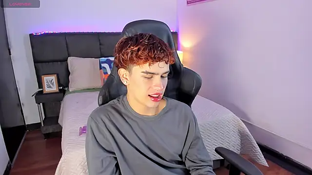 Snapshot of Aiiden_15 chatting on November 26, 2025, 12:49 pm Aiiden 15 online show from November 26, 2025, 12:49 pm