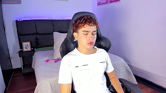 Snapshot of Aiiden_15 chatting on November 25, 2025, 1:00 pm Aiiden 15 online show from November 25, 2025, 1:00 pm