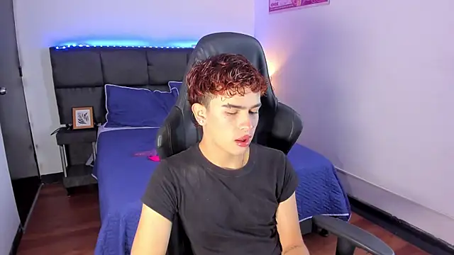 Snapshot of Aiiden_15 chatting on November 28, 2025, 12:49 pm Aiiden 15 online show from November 28, 2025, 12:49 pm