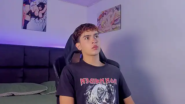 Snapshot of Aiiden_15 chatting on October 27, 2025, 1:23 pm Aiiden 15 online show from October 27, 2025, 1:23 pm