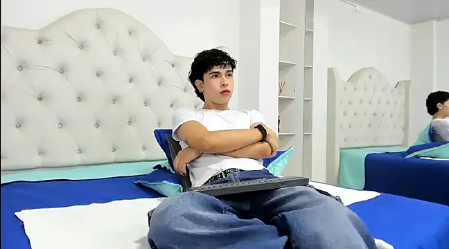 Snapshot of Aiiden_15 chatting on February 27, 2025, 2:21 pm Aiiden 15 online show from February 27, 2025, 2:21 pm