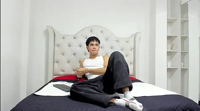 Snapshot of Aiiden_15 chatting on February 21, 2025, 2:59 pm Aiiden 15 online show from February 21, 2025, 2:59 pm