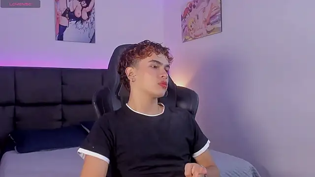 Snapshot of Aiiden_15 chatting on October 24, 2025, 12:26 pm Aiiden 15 online show from October 24, 2025, 12:26 pm