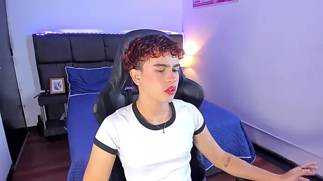 Snapshot of Aiiden_15 chatting on November 29, 2025, 12:49 pm Aiiden 15 online show from November 29, 2025, 12:49 pm