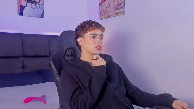 Snapshot of Aiiden_15 chatting on October 25, 2025, 1:23 pm Aiiden 15 online show from October 25, 2025, 1:23 pm