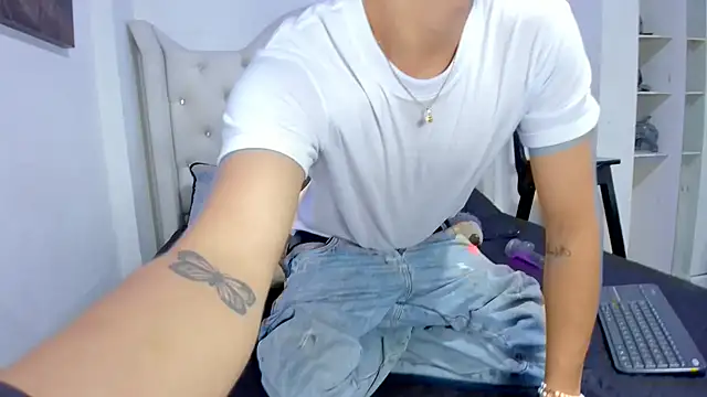 Snapshot of Aiiden_15 chatting on November 7, 2025, 7:18 pm Aiiden 15 online show from November 7, 2025, 7:18 pm