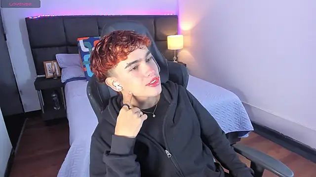 Snapshot of Aiiden_15 chatting on November 18, 2025, 12:41 pm Aiiden 15 online show from November 18, 2025, 12:41 pm