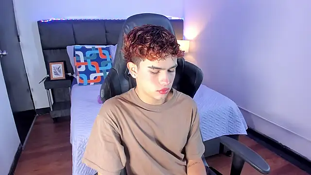 Snapshot of Aiiden_15 chatting on December 1, 2025, 1:12 pm Aiiden 15 online show from December 1, 2025, 1:12 pm