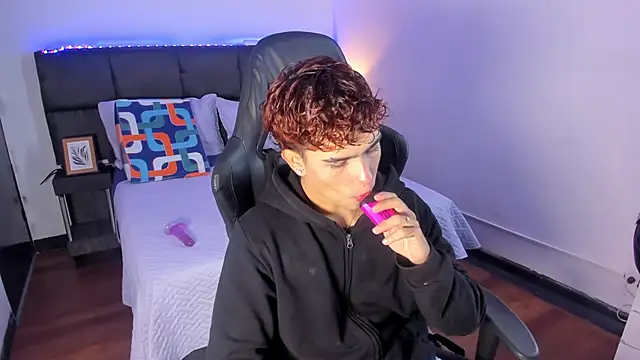 Snapshot of Aiiden_15 chatting on December 2, 2025, 12:51 pm Aiiden 15 online show from December 2, 2025, 12:51 pm