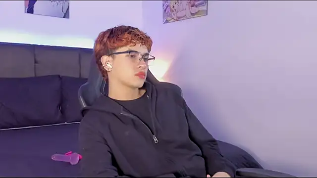 Snapshot of Aiiden_15 chatting on September 29, 2025, 12:11 pm Aiiden 15 online show from September 29, 2025, 12:11 pm