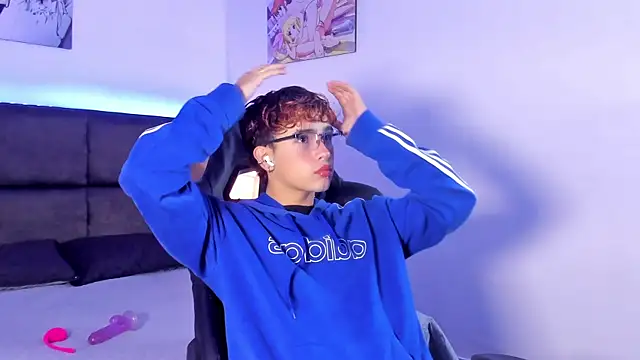 Snapshot of Aiiden_15 chatting on October 7, 2025, 12:17 pm Aiiden 15 online show from October 7, 2025, 12:17 pm