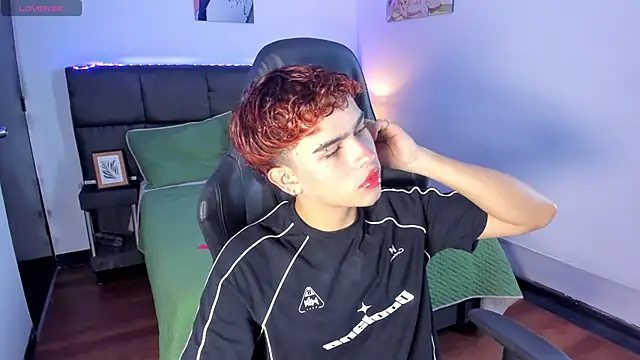 Snapshot of Aiiden_15 chatting on November 20, 2025, 12:39 pm Aiiden 15 online show from November 20, 2025, 12:39 pm