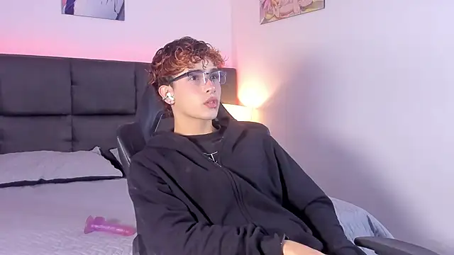 Snapshot of Aiiden_15 chatting on October 11, 2025, 12:06 pm Aiiden 15 online show from October 11, 2025, 12:06 pm