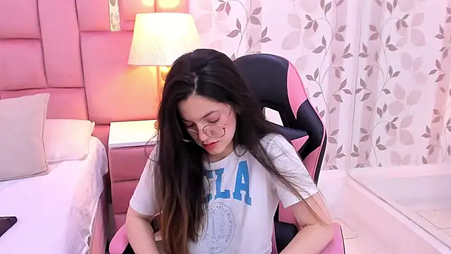 ArianaFranco online show from December 13, 2025, 9:43 pm