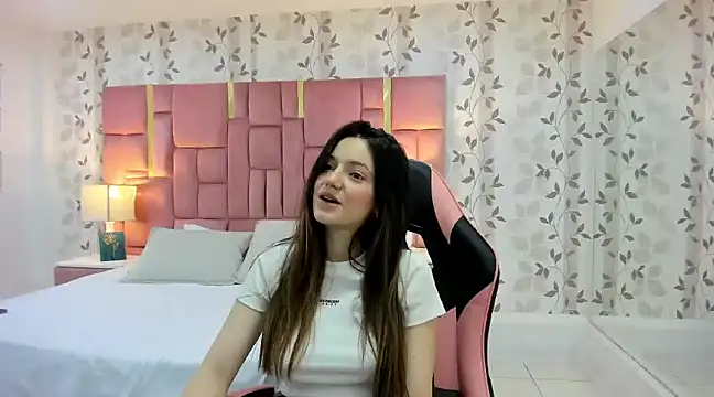 Snapshot of ArianaFranco chatting on February 20, 2025, 4:58 pm ArianaFranco online show from February 20, 2025, 4:58 pm