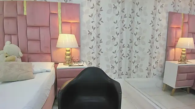 Snapshot of ArianaFranco chatting on March 5, 2026, 1:30 pm ArianaFranco online show from March 5, 2026, 1:30 pm