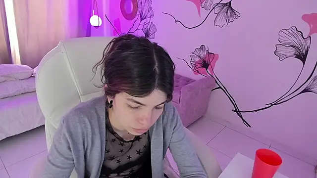 Isabela Fiorelli online show from April 19, 2026, 1:34 pm