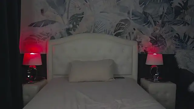 MaeveMoon online show from April 6, 2026, 7:04 pm