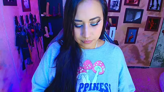 Snapshot of cherryy_bombshelll chatting on November 2, 2025, 8:36 pm cherryy bombshelll online show from November 2, 2025, 8:36 pm