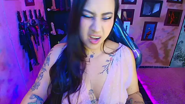 Snapshot of cherryy_bombshelll chatting on November 11, 2025, 5:41 pm cherryy bombshelll online show from November 11, 2025, 5:41 pm