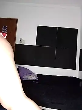 Ezella1 online show from April 19, 2026, 4:30 pm