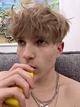 Snapshot of And25bn chatting on December 16, 2025, 2:10 pm And25bn online show from December 16, 2025, 2:10 pm