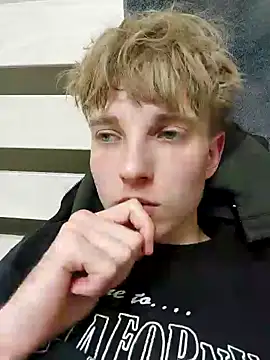 Snapshot of And25bn chatting on October 4, 2025, 10:22 pm And25bn online show from October 4, 2025, 10:22 pm