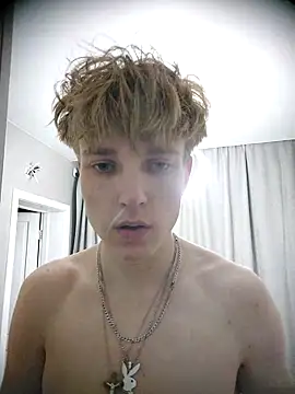 Snapshot of And25bn chatting on October 18, 2025, 10:01 pm And25bn online show from October 18, 2025, 10:01 pm