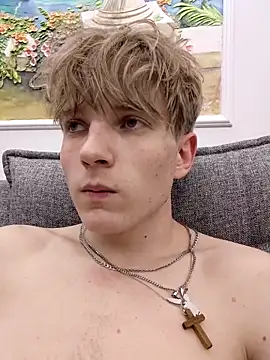 Snapshot of And25bn chatting on December 18, 2025, 8:34 pm And25bn online show from December 18, 2025, 8:34 pm