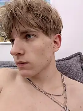 Snapshot of And25bn chatting on December 17, 2025, 4:12 pm And25bn online show from December 17, 2025, 4:12 pm