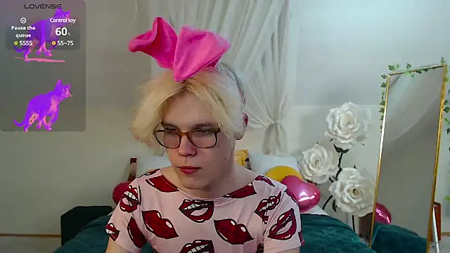 LouiseCoke online show from March 11, 2025, 5:13 pm