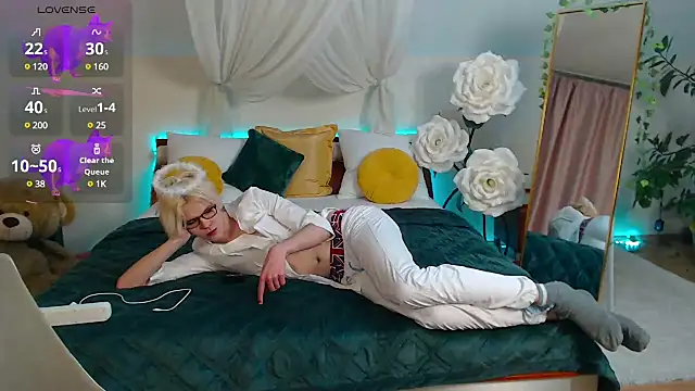 LouiseCoke online show from March 15, 2025, 3:40 am