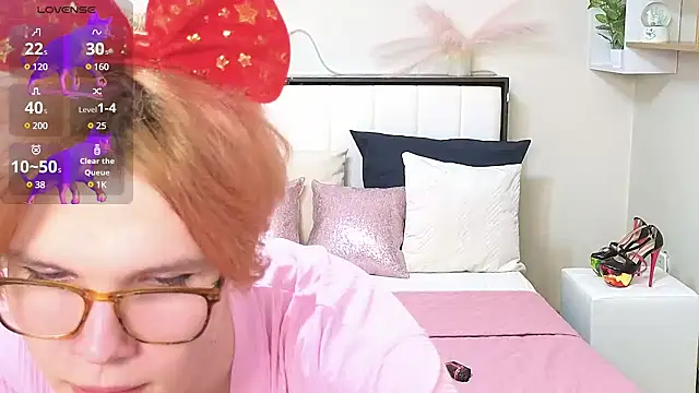 LouiseCoke online show from March 4, 2025, 9:43 pm