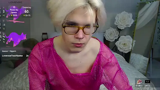 LouiseCoke online show from March 19, 2025, 5:06 pm