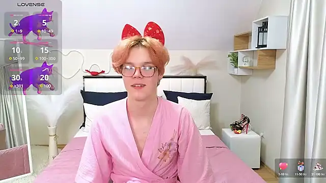 LouiseCoke online show from March 5, 2025, 3:51 am