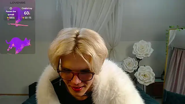 LouiseCoke online show from March 7, 2025, 9:17 pm